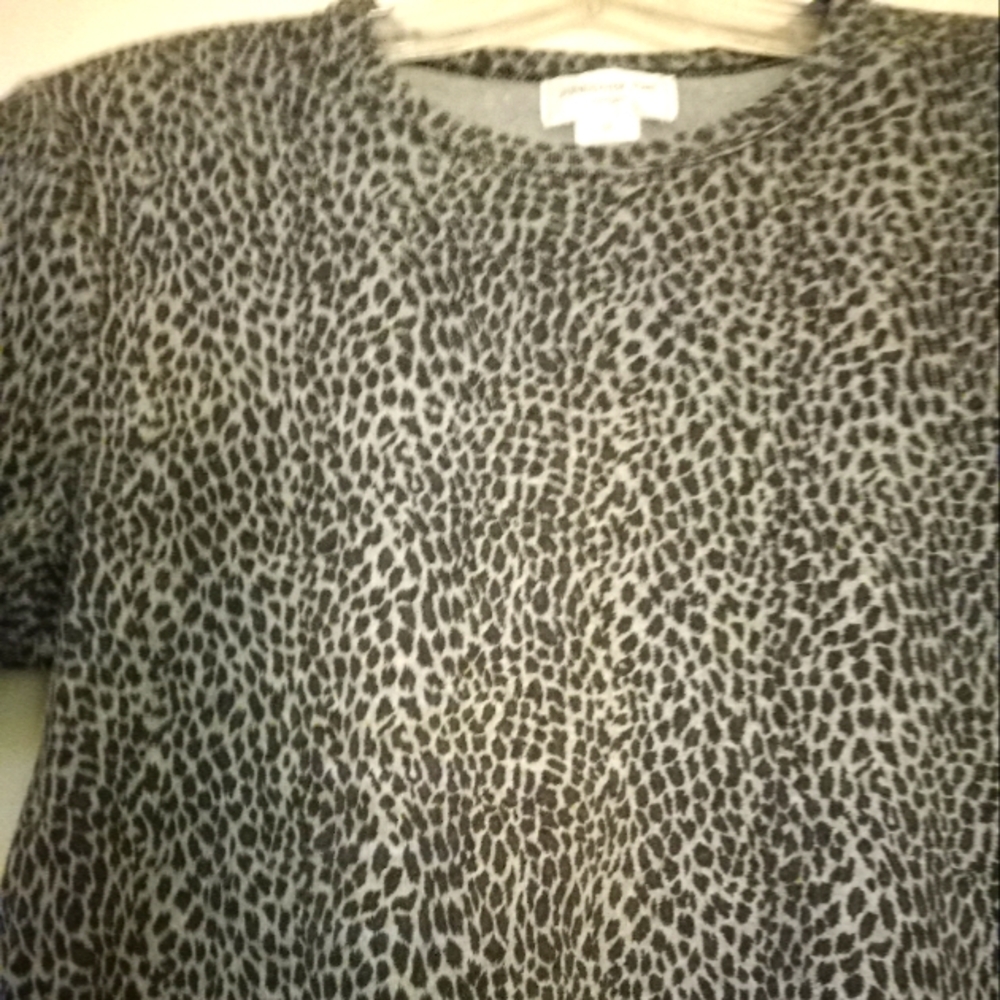 Used,not new,never worn short sleeve knit 100% cotton leopard print top.